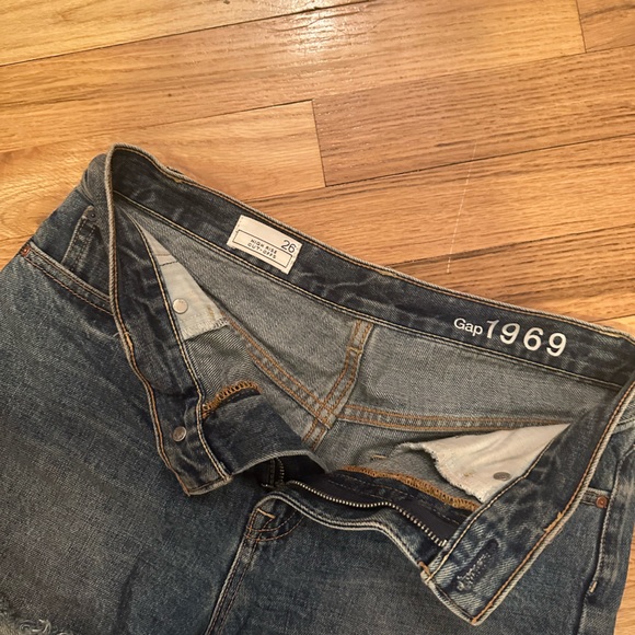 Gap High Wasted Jean Cut Offs - Picture 2 of 4